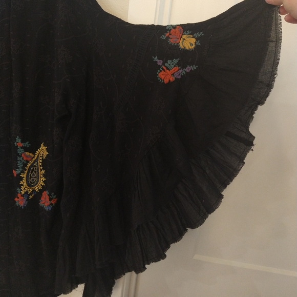 Free People Black Dottie Fluted Sleeve Embroidered Woven Kimono. Size XS/S - Picture 4 of 7